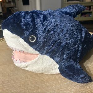 20” PLUSH SHARK WITH PLUSH FISH INSIDE ZIPPERED BELLY. Turtle, octopus, 2 sharks